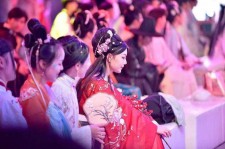 如东汉服模特兼职(想做汉服模特去哪里找)