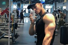 如东肌肉男模(肌肉男模拟器)