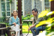 如东坦言带老伴游遍中国(我和老伴去旅游)