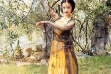 如东上海顶级私家伴游外围雇用(上海雇用高端伴游一天20万)