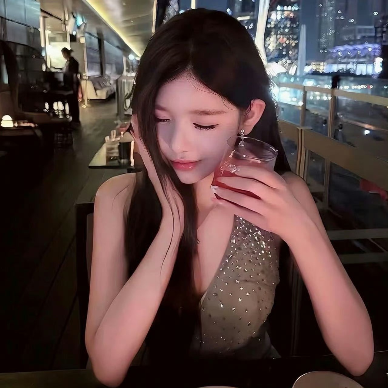 如东伴游女生夏语冰的资料